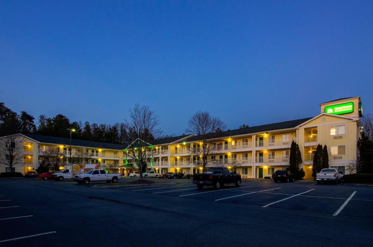 Hometowne Studios By Red Roof Winston-Salem - University Pkwy Buitenkant foto